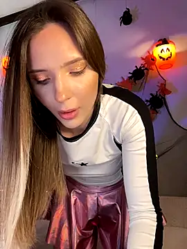 LINA ALL EYES ON YOU online show from October 25, 5:51 pm