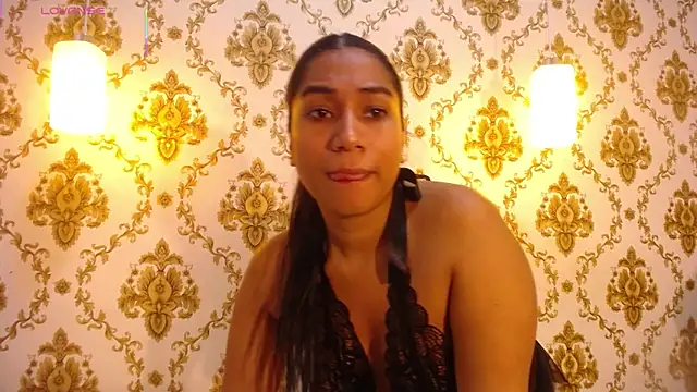 EMILYY WALKER online show from September 26, 11:58 am