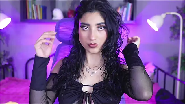 Snapshot of Emma_and_Issac chatting on October 18, 6:26 am Emma and Issac online show from October 18, 6:26 am