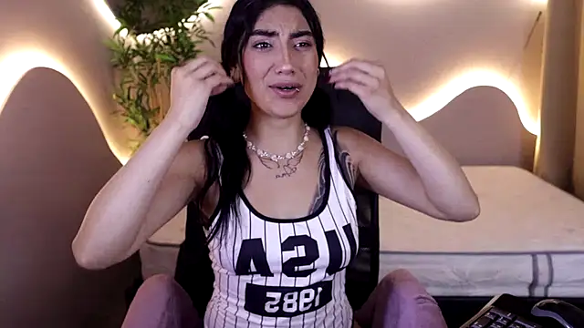 Emma and Issac online show from January 7, 4:37 am