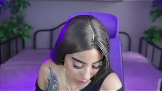 Emma and Issac online show from February 5, 8:13 pm