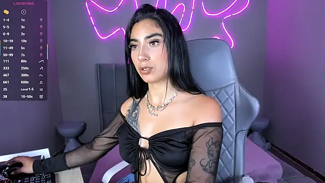 Emma and Issac online show from February 16, 8:49 pm