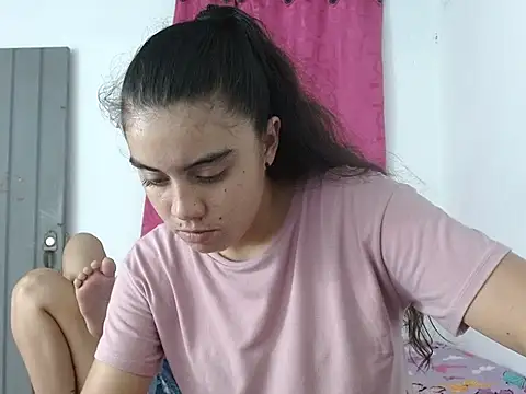 Snapshot of Arieeel_09 chatting on November 16, 7:52 pm Arieeel 09 online show from November 16, 7:52 pm