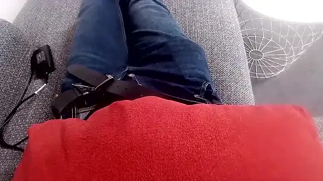 Snapshot of cucciolotto76 chatting on November 15, 1:40 pm cucciolotto76 online show from November 15, 1:40 pm