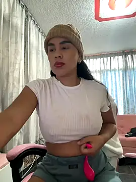 Snapshot of laure_torres chatting on September 13, 11:54 am laure torres online show from September 13, 11:54 am