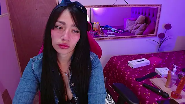 Snapshot of IVET_CUTE1 chatting on May 30, 3:58 am IVET CUTE1 online show from May 30, 3:58 am