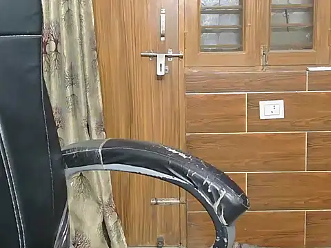 Diyaa Singh online show from June 11, 3:43 pm