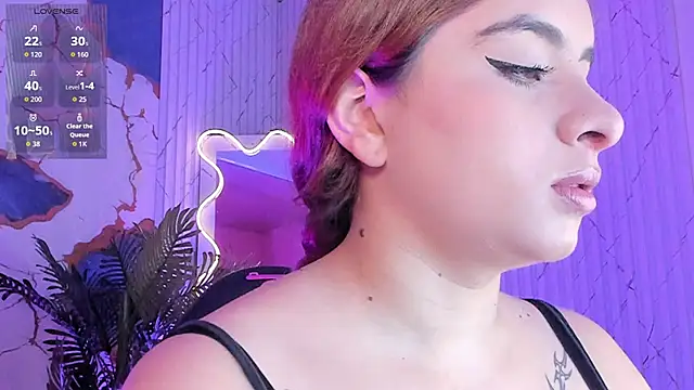 Naomy tay1 online show from May 2, 3:33 am