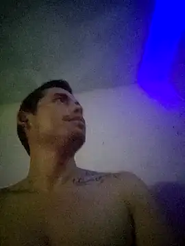Snapshot of PitudoWuero chatting on May 2, 9:58 am PitudoWuero online show from May 2, 9:58 am