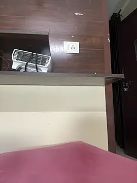 modelnishu online show from February 12, 1:39 pm