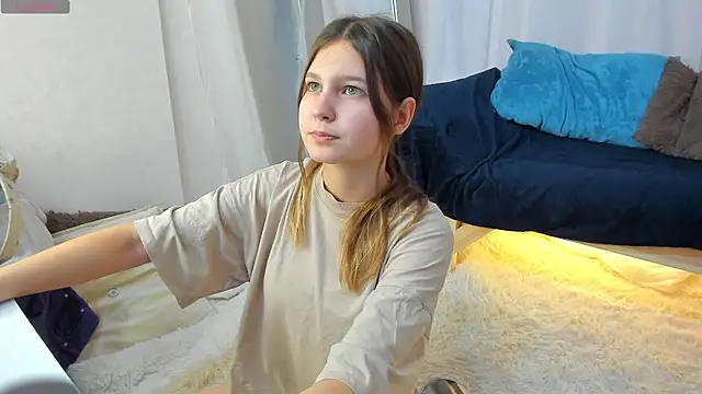 Snapshot of Elle_Ellise chatting on October 31, 8:37 am Elle Ellise online show from October 31, 8:37 am