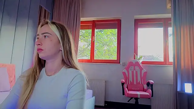 Reina Cummings online show from October 25, 5:48 am