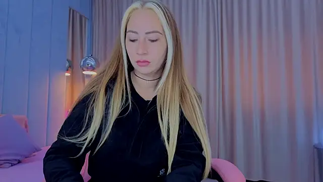 Reina Cummings online show from November 9, 6:44 am