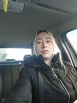 Reina Cummings online show from February 3, 6:40 am