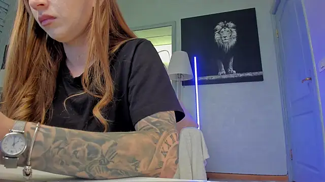 Reina Cummings online show from July 6, 4:31 am