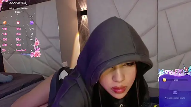 Snapshot of aysel_27 chatting on December 14, 2:17 am aysel 27 online show from December 14, 2:17 am