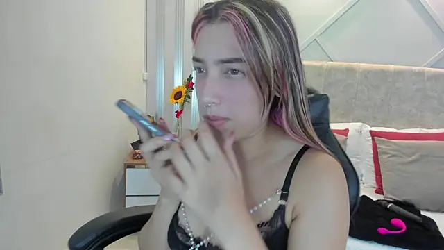 Snapshot of nami_sweet_ chatting on September 19, 2:35 am nami sweet online show from September 19, 2:35 am