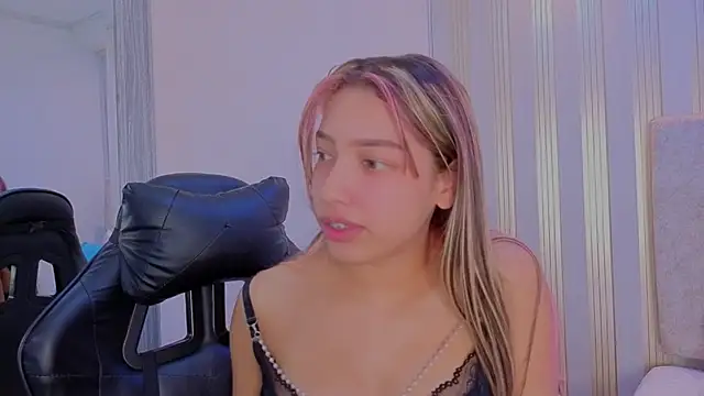 Snapshot of nami_sweet_ chatting on September 27, 5:23 am nami sweet online show from September 27, 5:23 am