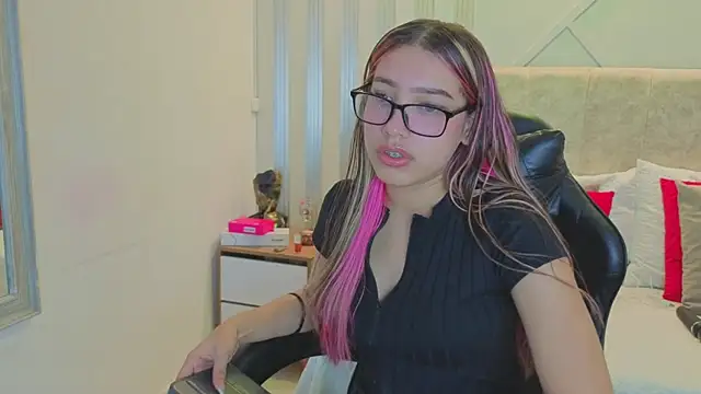 Snapshot of nami_sweet_ chatting on November 8, 11:21 am nami sweet online show from November 8, 11:21 am