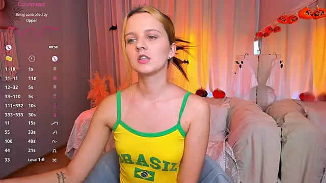 Snapshot of LilLisa chatting on November 2, 3:47 pm LilLisa online show from November 2, 3:47 pm