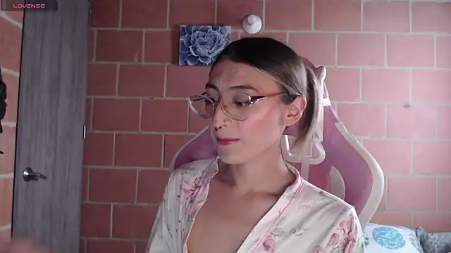 Snapshot of Andrea_camilaaa chatting on December 20, 12:45 pm Andrea camilaaa online show from December 20, 12:45 pm