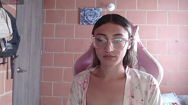 Snapshot of Andrea_camilaaa chatting on February 12, 1:50 pm Andrea camilaaa online show from February 12, 1:50 pm