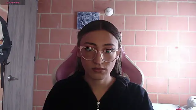 Snapshot of Andrea_camilaaa chatting on February 16, 2:57 pm Andrea camilaaa online show from February 16, 2:57 pm