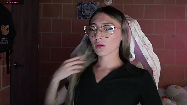 Snapshot of Andrea_camilaaa chatting on February 17, 9:32 pm Andrea camilaaa online show from February 17, 9:32 pm