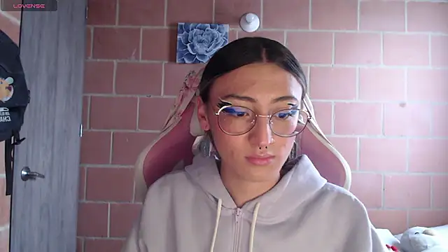 Snapshot of Andrea_camilaaa chatting on February 19, 12:56 pm Andrea camilaaa online show from February 19, 12:56 pm