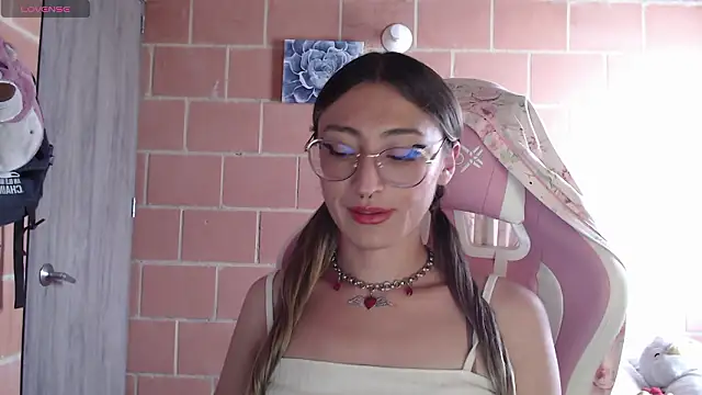 Snapshot of Andrea_camilaaa chatting on February 20, 5:02 pm Andrea camilaaa online show from February 20, 5:02 pm