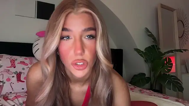 Snapshot of KENNIEXROSE chatting on December 1, 10:37 pm KENNIEXROSE online show from December 1, 10:37 pm