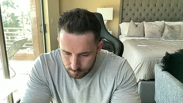 Snapshot of brettmycles28 chatting on October 31, 5:36 pm brettmycles28 online show from October 31, 5:36 pm