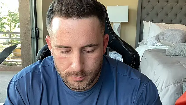 Snapshot of brettmycles28 chatting on November 25, 9:48 pm brettmycles28 online show from November 25, 9:48 pm