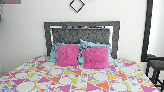 Snapshot of Laurasofia01 chatting on November 6, 2:18 pm Laurasofia01 online show from November 6, 2:18 pm