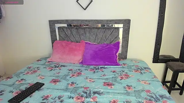 Snapshot of Laurasofia01 chatting on November 7, 5:57 pm Laurasofia01 online show from November 7, 5:57 pm