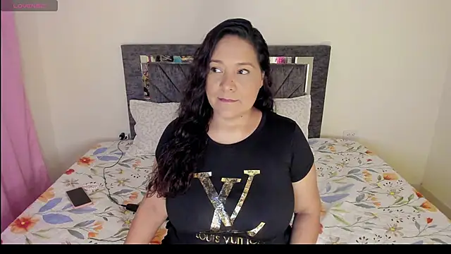 Laurasofia01 online show from March 12, 1:34 am