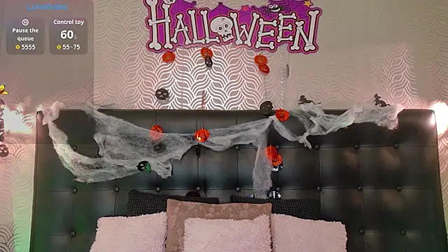 Sharonevanss  online show from October 25, 8:25 pm