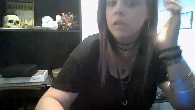 Snapshot of TWiSTYTheTwizted chatting on June 5, 4:02 pm TWiSTYTheTwizted online show from June 5, 4:02 pm
