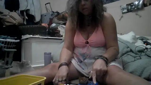 Snapshot of TWiSTYTheTwizted chatting on June 17, 8:54 pm TWiSTYTheTwizted online show from June 17, 8:54 pm
