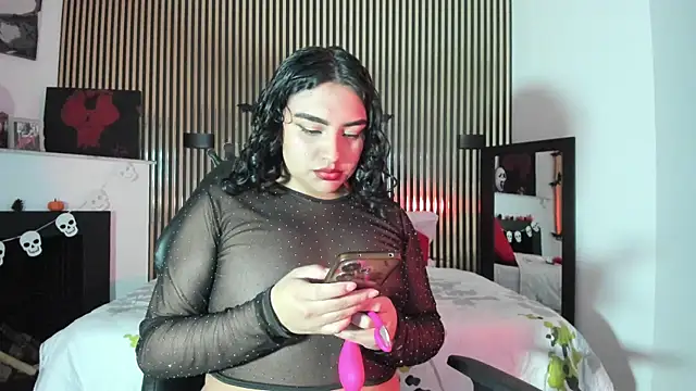 Snapshot of SyraPalmer chatting on October 21, 3:29 am SyraPalmer online show from October 21, 3:29 am