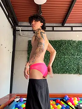 Snapshot of felix__star chatting on December 3, 9:35 pm felix star online show from December 3, 9:35 pm