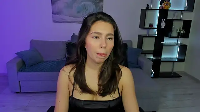 Snapshot of LounaDivine chatting on November 11, 5:40 am LounaDivine online show from November 11, 5:40 am