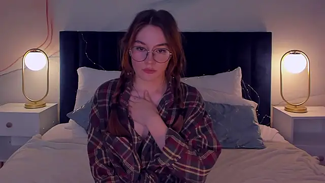 Snapshot of LanaAirlie chatting on November 16, 3:01 am LanaAirlie online show from November 16, 3:01 am