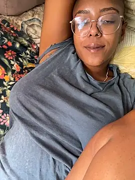 Snapshot of aliasyourfav chatting on November 9, 4:49 pm aliasyourfav online show from November 9, 4:49 pm