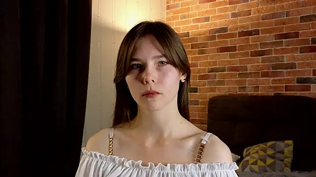 EmiliDen online show from October 7, 5:43 pm