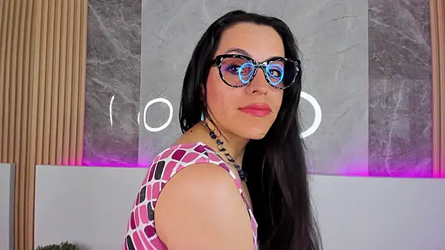 IsisNoir online show from September 23, 4:10 pm