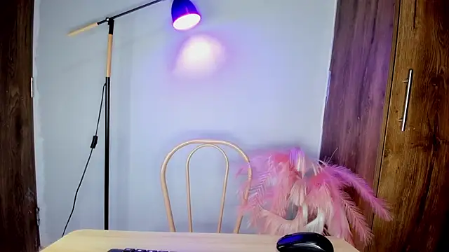 khate smith online show from February 13, 4:25 pm