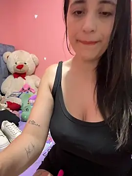 Snapshot of GiaDuque chatting on November 5, 11:43 am GiaDuque online show from November 5, 11:43 am