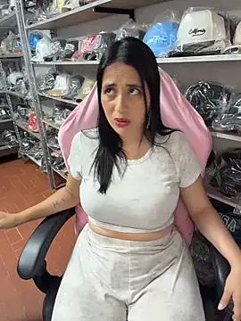 GiaDuque online show from March 13, 10:22 am