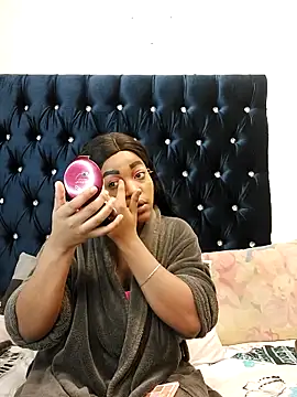 Snapshot of SultryCocoBabe chatting on September 28, 2:33 pm SultryCocoBabe online show from September 28, 2:33 pm